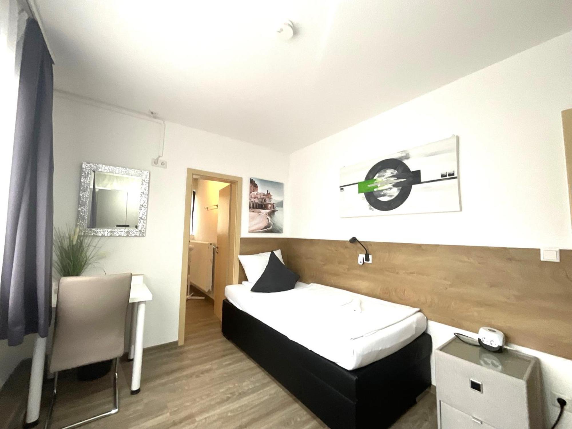 Gaestehaus Wuerzburg 24H Estenfeld Eksteriør bilde