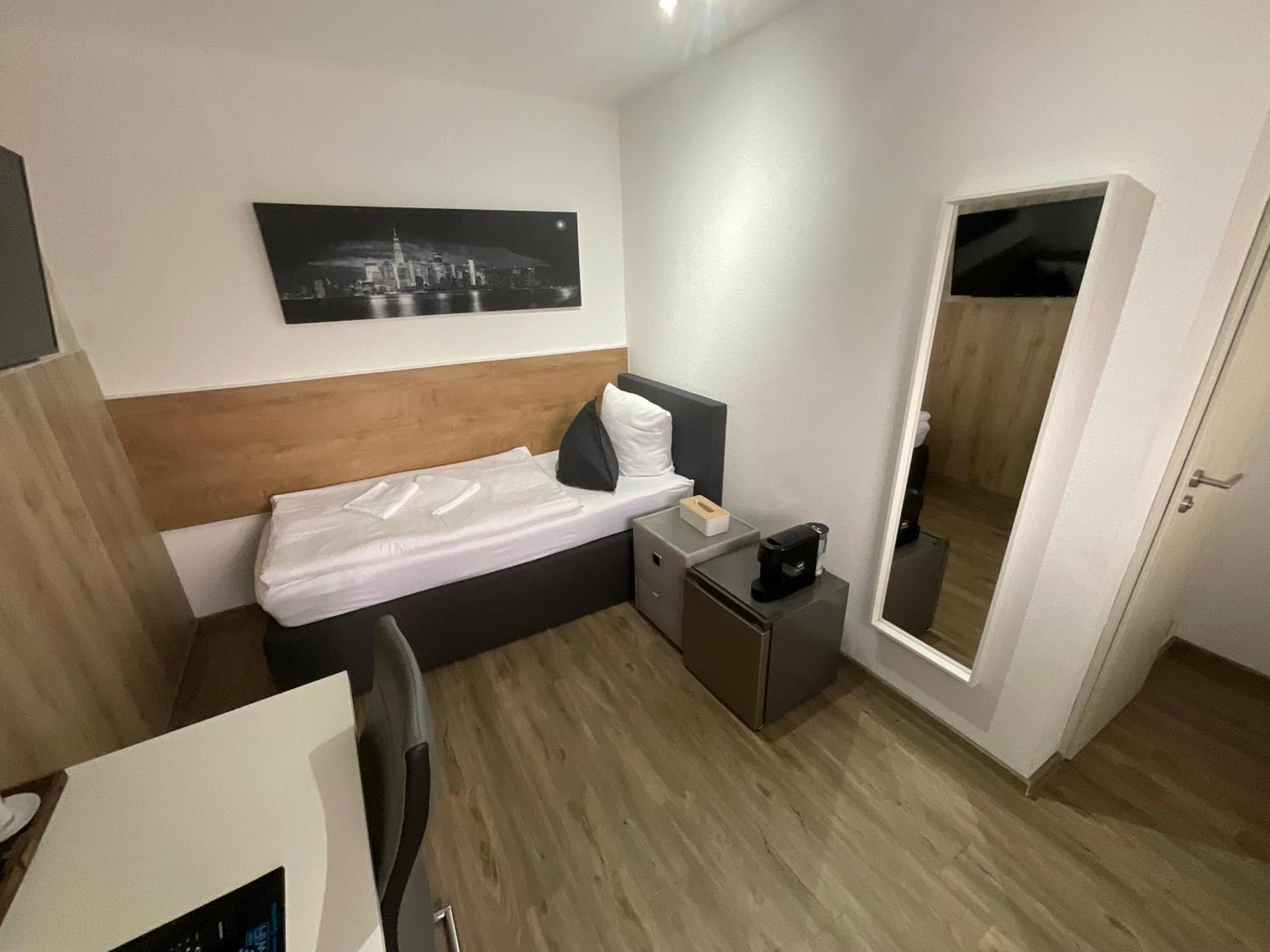 Gaestehaus Wuerzburg 24H Estenfeld Eksteriør bilde